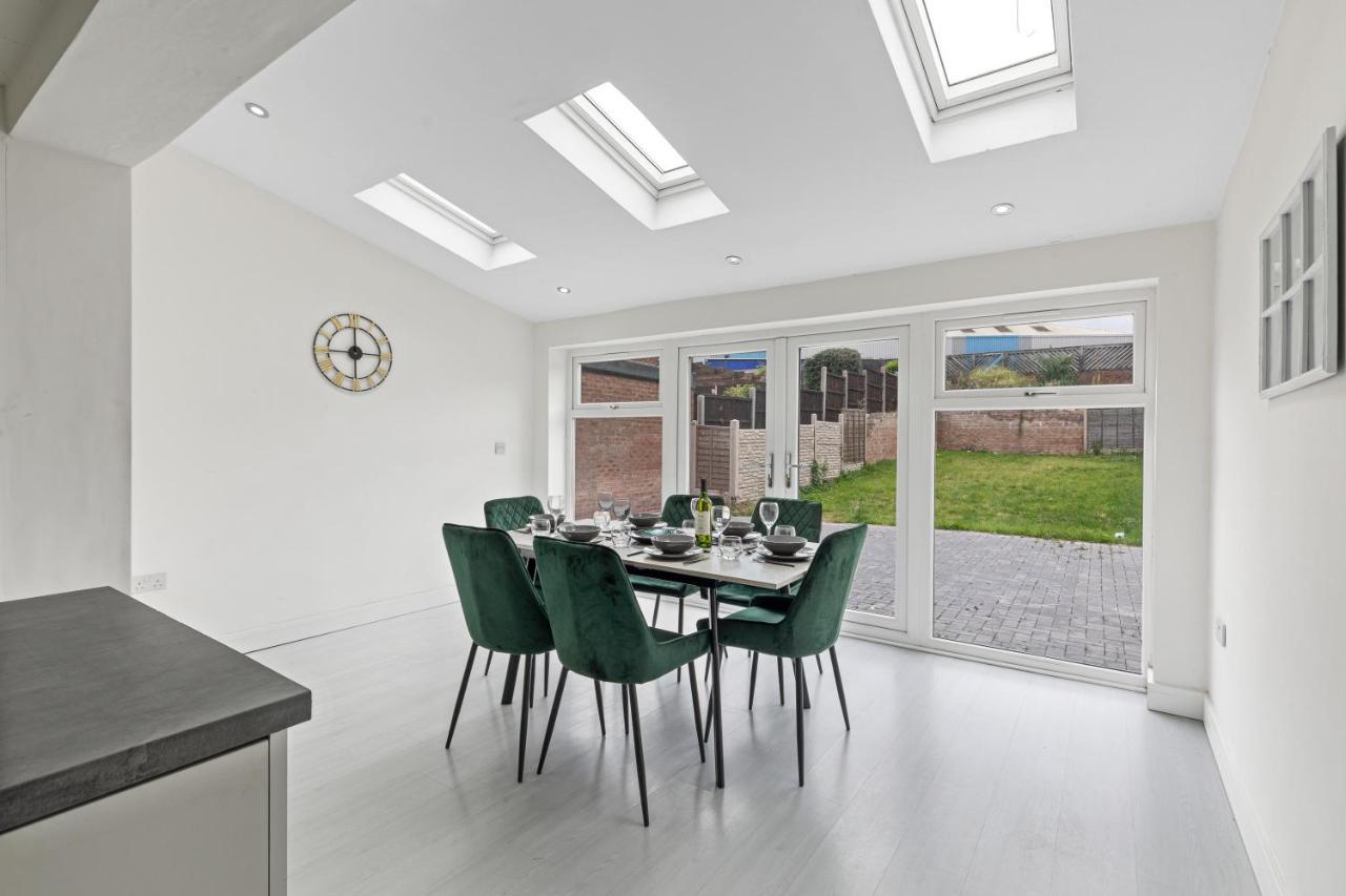 Tipton 3 Bedroom House Garden Sleeps 7 - Jrr Stays Coseley Extérieur photo
