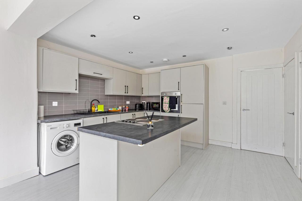 Tipton 3 Bedroom House Garden Sleeps 7 - Jrr Stays Coseley Extérieur photo