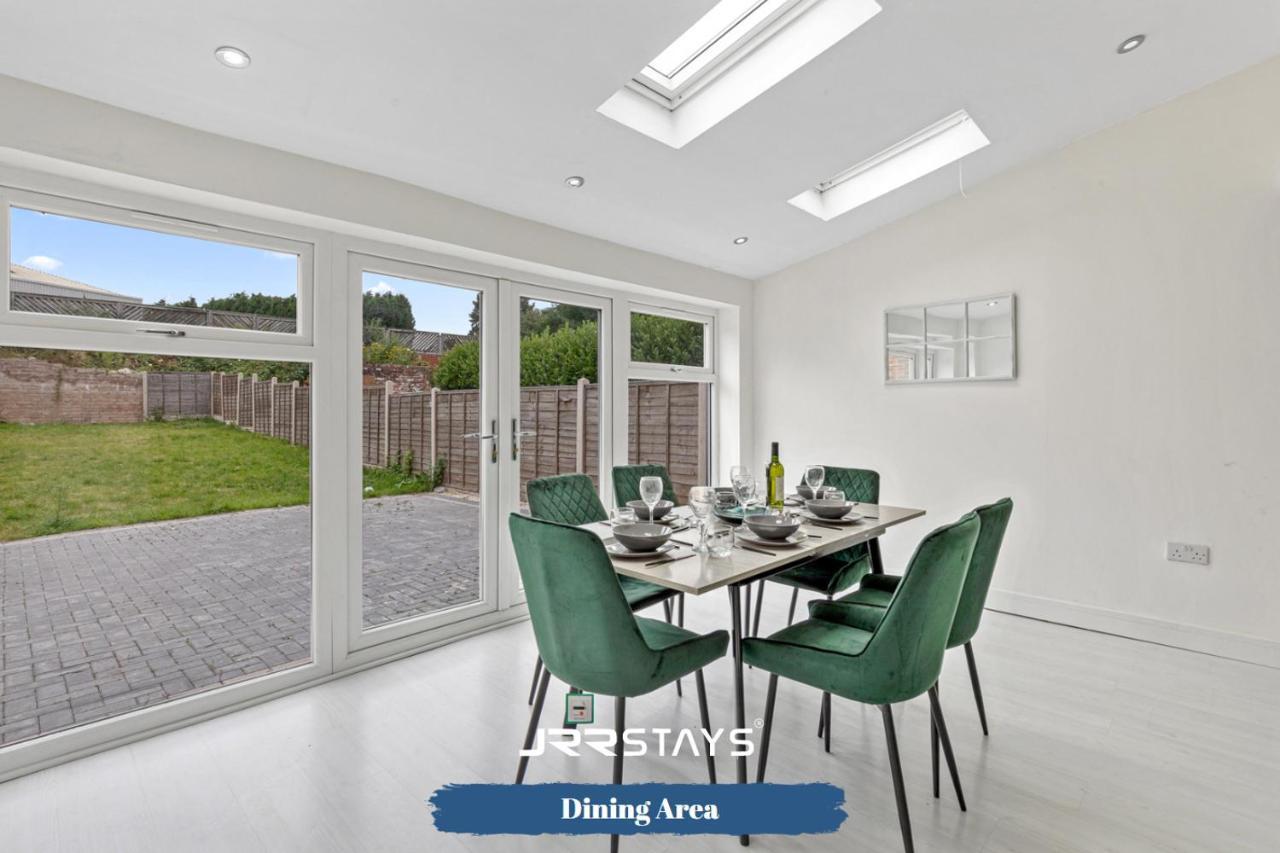 Tipton 3 Bedroom House Garden Sleeps 7 - Jrr Stays Coseley Extérieur photo