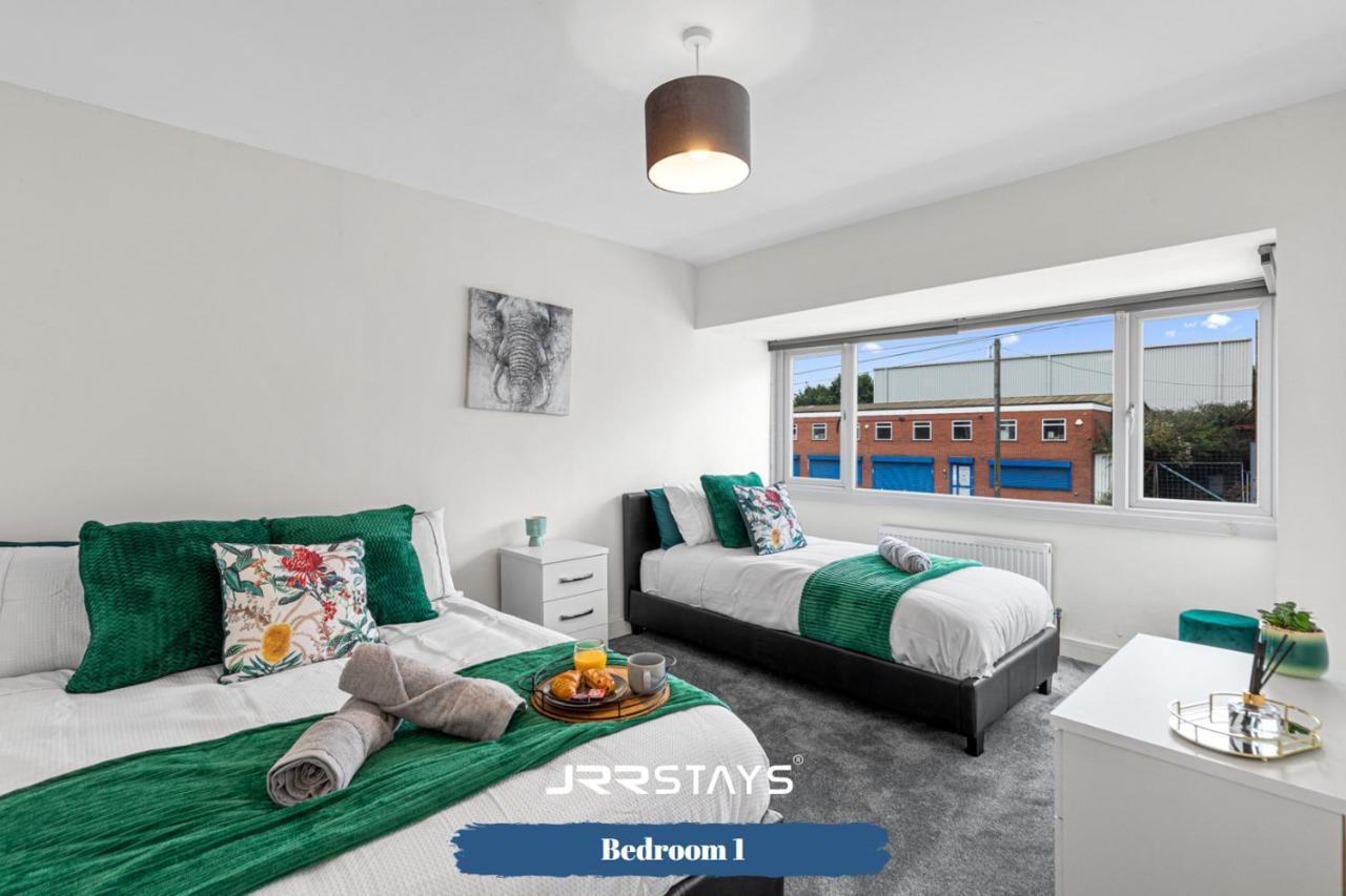 Tipton 3 Bedroom House Garden Sleeps 7 - Jrr Stays Coseley Extérieur photo
